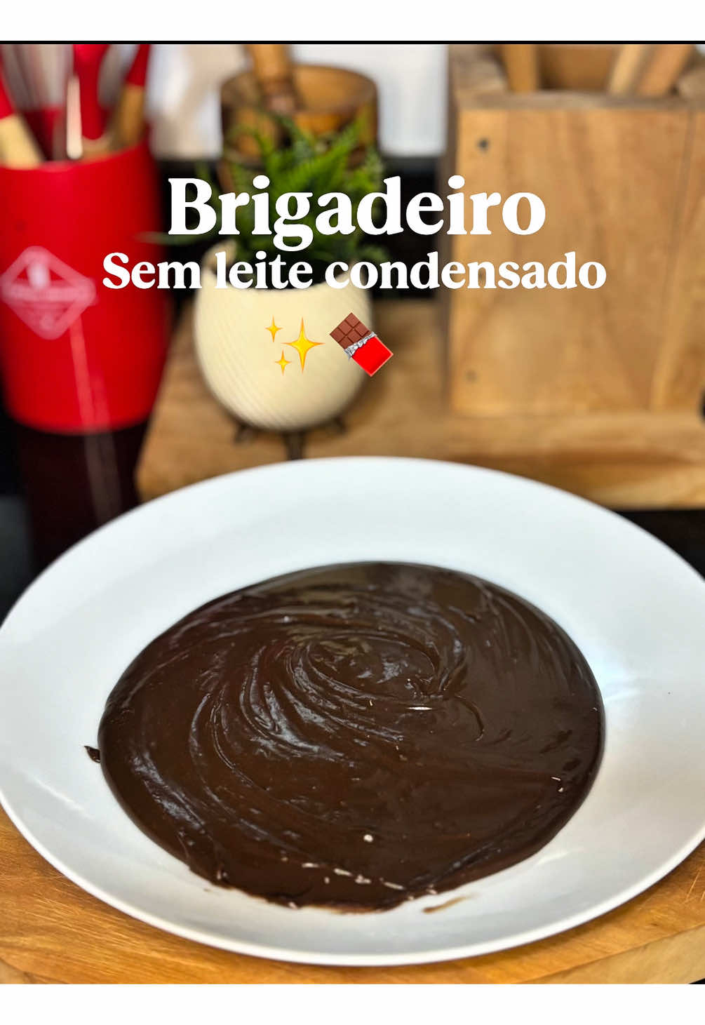 Brigadeiro sem leite condensado ✨🍫💖 Ingredientes: 3 copos de leite  4 colheres de nescau  Meia colher de manteiga  5 colheres de açucar. Só mexer diretamente até engrossar.  #receitas #receita #sobremesa #brigadeiro #chocolate 