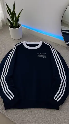 Sweater Kaos Lengan Panjang Tiga Garis Korea Premium 100% Katun  #sweater #sweaterpria #kaoslenganpanjang #sweaterpremium #fyp 