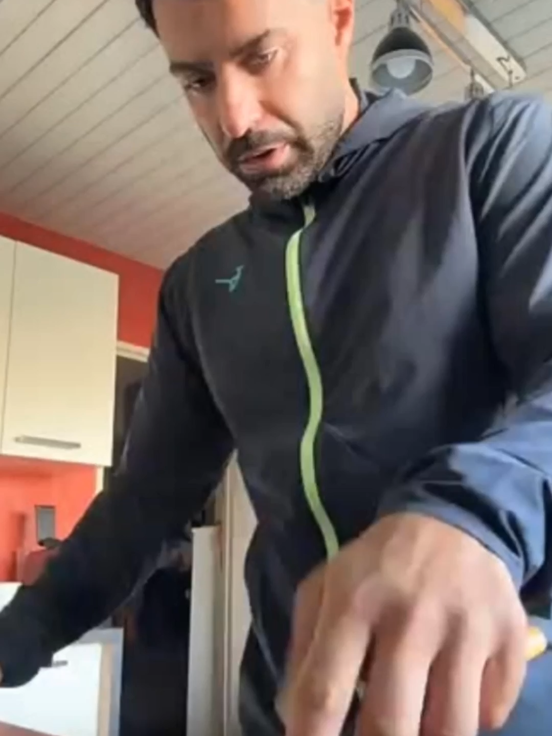 Vincent Queijo en mode papa chef 👨‍🍳🥔 #VincentQueijo #DadLife #CookingTime #fyp #realitytv