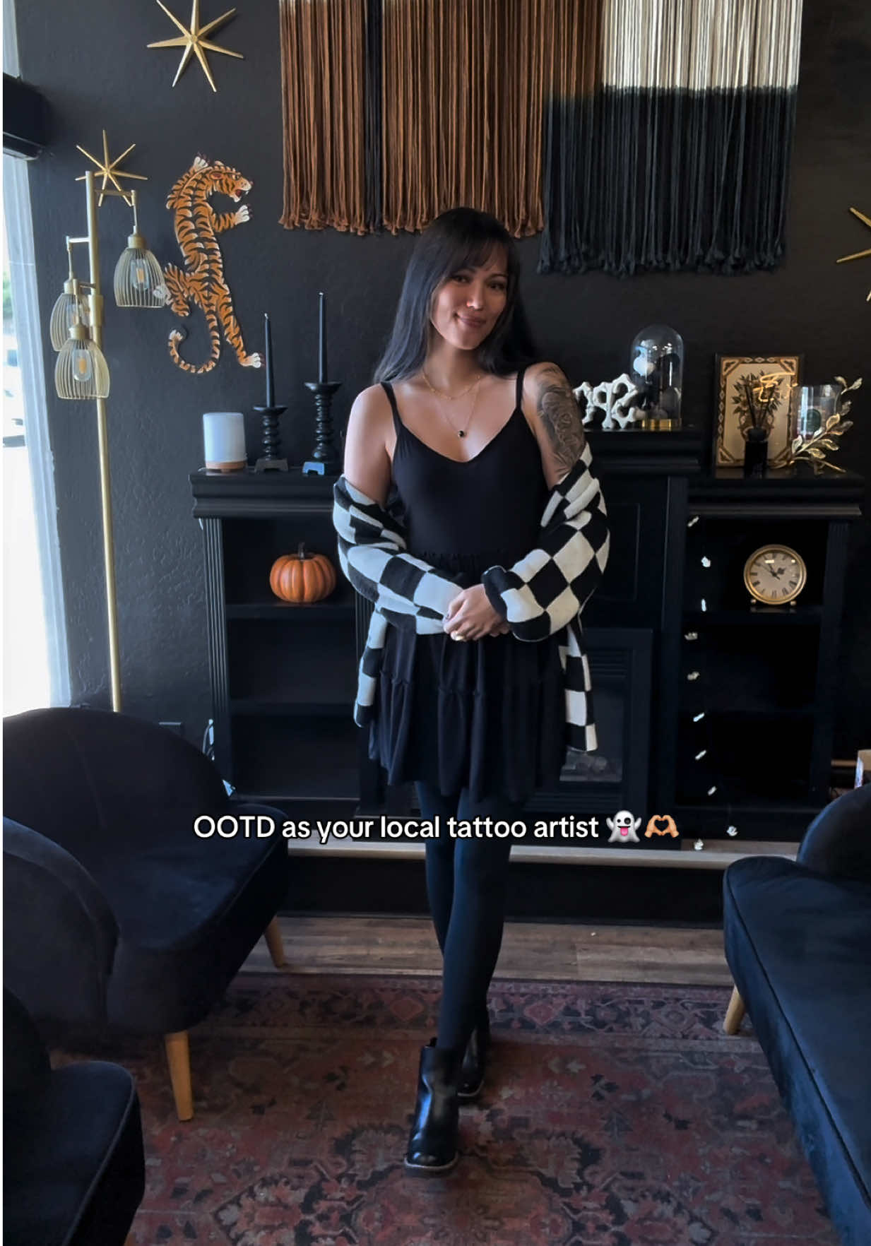 i copied Kailey’s ootd videos…but why is it so awkward to find poses 😭👹 #tattootiktok #mesaaz #femaletattooartist #filipina #arizona 