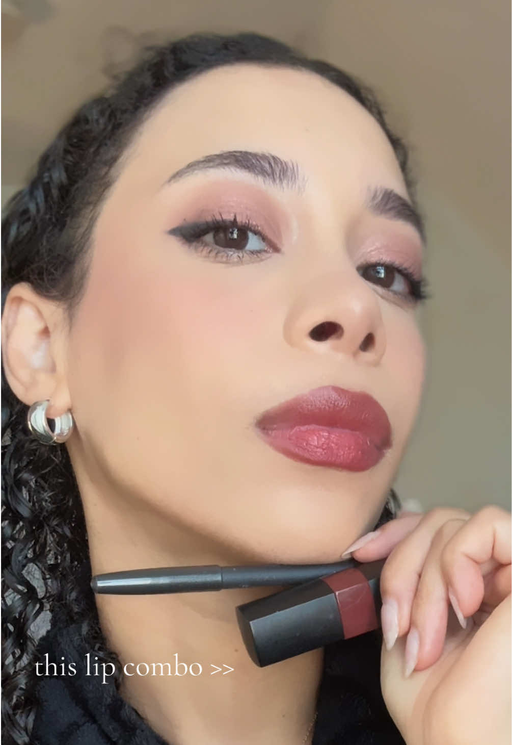 Obsessed with this combo using @maccosmetics lip liner Plum and @Bobbi Brown Telluride lipstick 💄 #bobbibrowntelluride #macplumlipliner #lipcombo #oliveskintonemakeup #lipcombos 