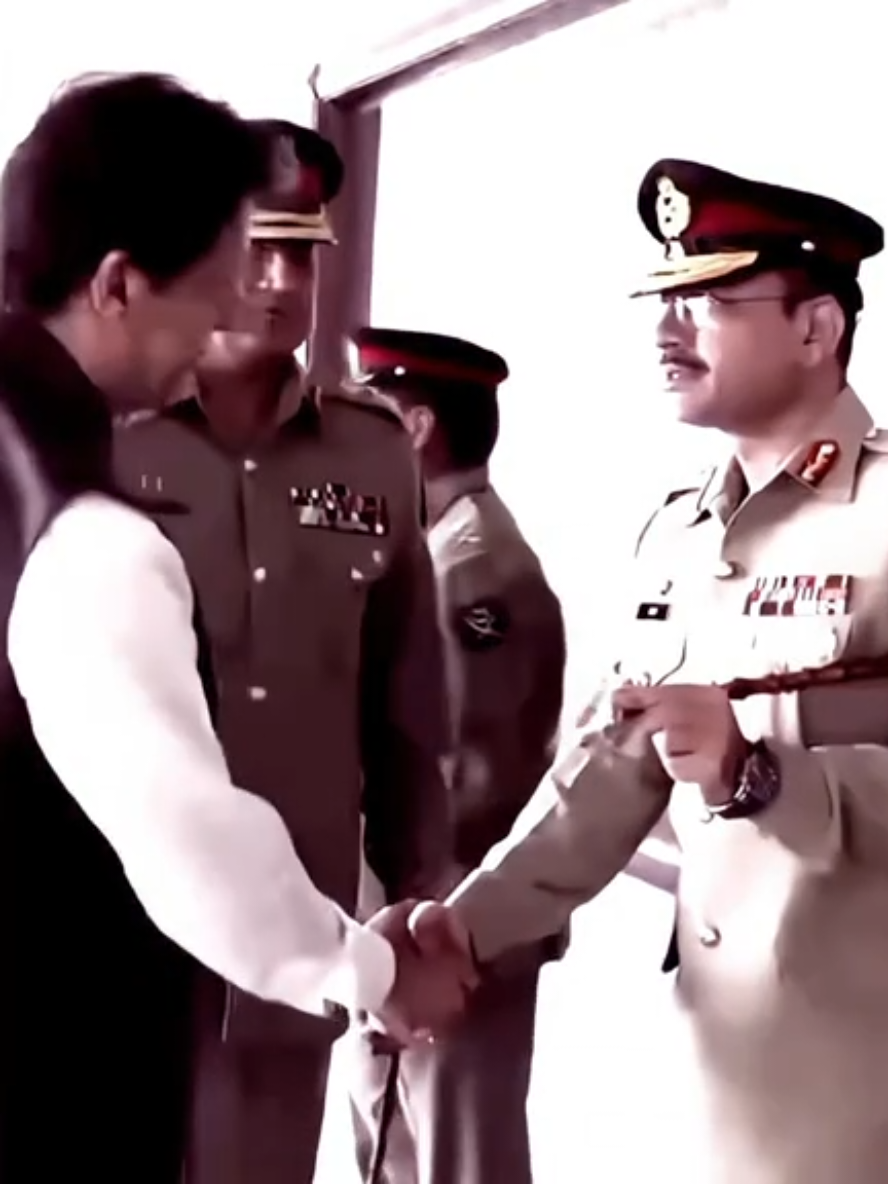 عاصم منیر میں طاقت کی بہت بھوک ہے اسی لیے اس نے بدترین آمریت قائم کر رکھی ہے۔ مجھ سے معافی کا مطالبہ کرنے کی بجائے عاصم منیر  کو مجھ سے معافی مانگنی چاہیئے- نو مئی اسی نے کروائی جس نے سی سی ٹی وی فوٹیج چرائی۔ اس وقت نو مئی عاصم منیر کی انشورنس پالیسی ہے۔ 26.08.2025 سابق وزیراعظم عمران خان 