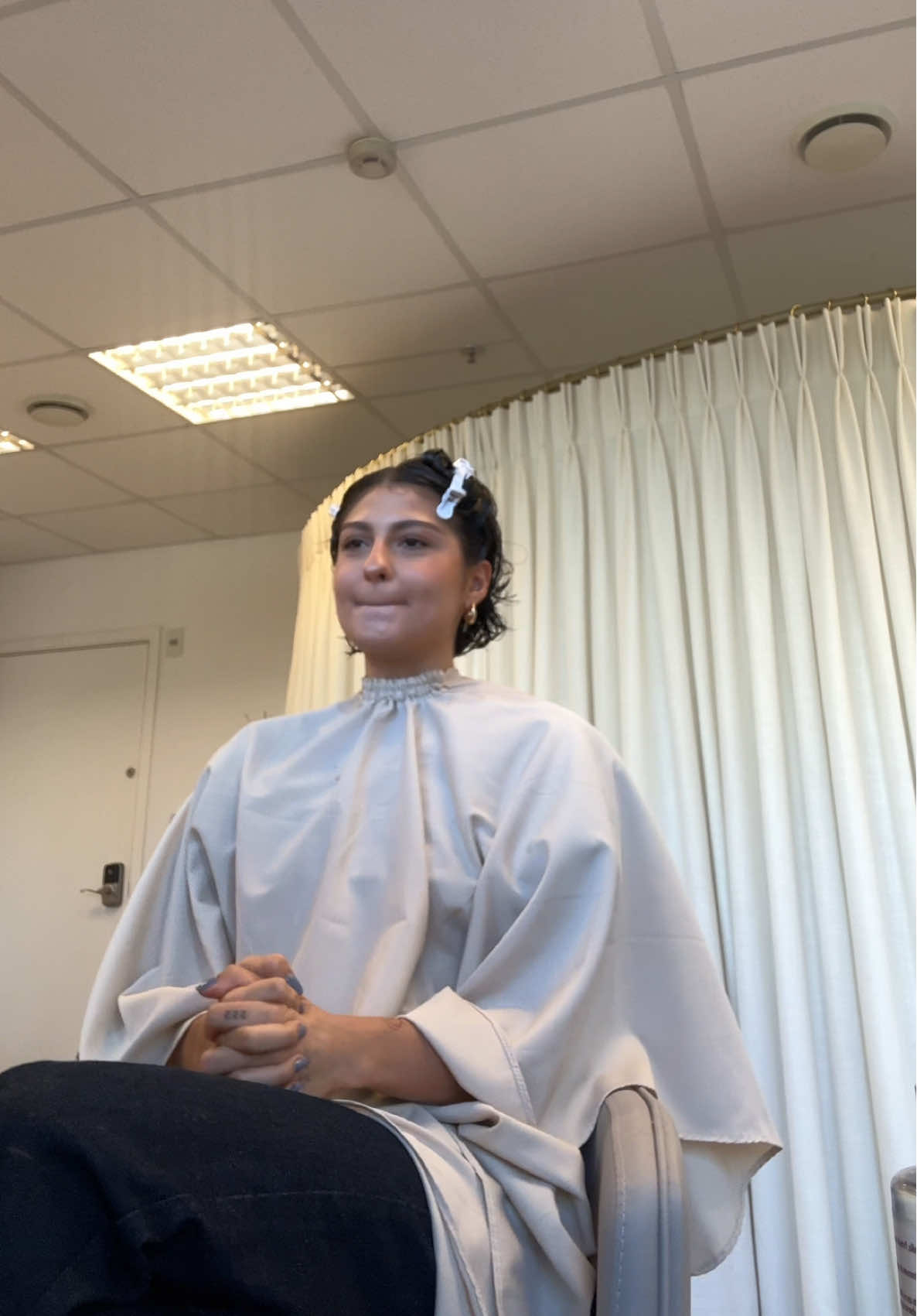 passei pelo evento canônico na vida de uma mulher: cortar o cabelo, me arrepender e chorar horrores