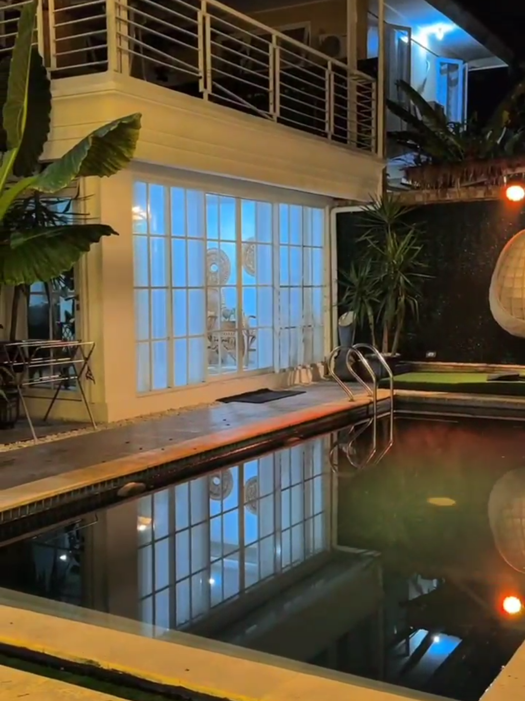 Reservasi Booking Villa Whatsapp : 081322770331 🌞 Kapasitas Villa 10 - 20 Orang 🏡  VILLA MALINI 02 🏡 ---------------------------------------------- 🔷Harga Sewa Villa 1 Malam🔷 ✅ Tanggal Merah : Rp. 3,500,000 ✅ Sabtu : Rp. 3,800,000 ✅ Jumat & Minggu : Rp. 3,300,000 ✅ Senin - Kamis : Rp. 2,800,000 ~~~~~~~~~~~~~~~~~~~~~~~~~ 🏠 SPESIFIKASI VILLA : ➡️ Kamar Mandi 3 Waterheater ➡️ Kamar Tidur 3 ➡️ 2 Lantai ➡️ Dapur & Ruang Makan ➡️ Ruang Keluarga ➡️ Ruang Tamu ➡️ Parkiran ➡️ Halaman ➡️ Ada Balkon dan Gazebo ➡️ Kolam Renang Private ~~~~~~~~~~~~~~~~~~~~~~~~~~ 🏠 FASILITAS VILLA : ➡️ Kitchen Set ( Alat Memasak ) ➡️ Peralatan Makan & Minum ➡️ Rice Cooker , Kulkas , Dispenser ➡️ Televisi Smart, Wifi ➡️ Alat Bakar Bakar / Barbeque ➡️ Free Gas & Air Minum Galon 1 ➡️ Karaoke , Billiard ~~~~~~~~~~~~~~~~~~~ #villa #villacipanas #villakolamrenang #villapuncak #sewavilla 