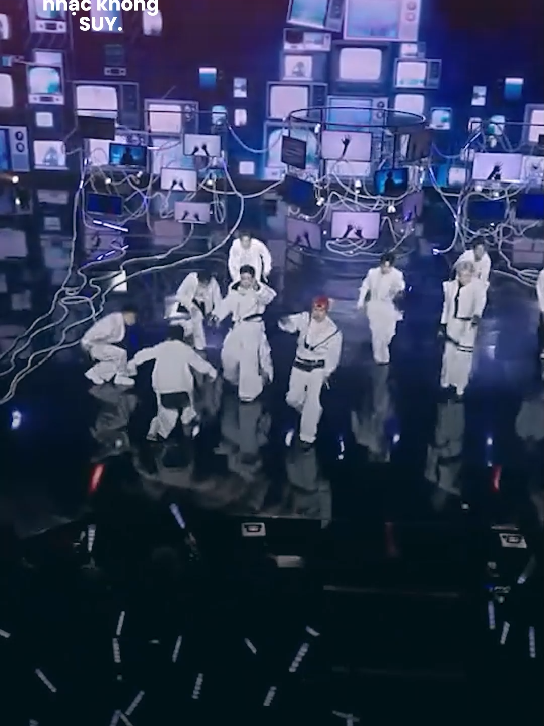 Phạm Đình Thái Ngân cùng verse cực cảm xúc trong Thoát Ra Khỏi Em tại Anh Trai Say Hi cùng team RIO #nhackhongsuydawn #dawnmedia #thoatrakhoiem #anhtraisayhi #newmusic