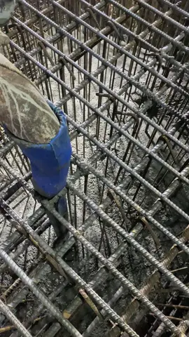 Nay Bơm mèn mén😛😛#betong #xuhuong #bomtinhbetong #xuhuongtiktok #anhcongnhan 