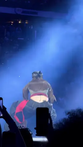 Young Miko abriendo el show de Billie Eilish en Raleigh 🤍✨@baby miko 💗 #babymiko #paratii #itsyoungmiko 