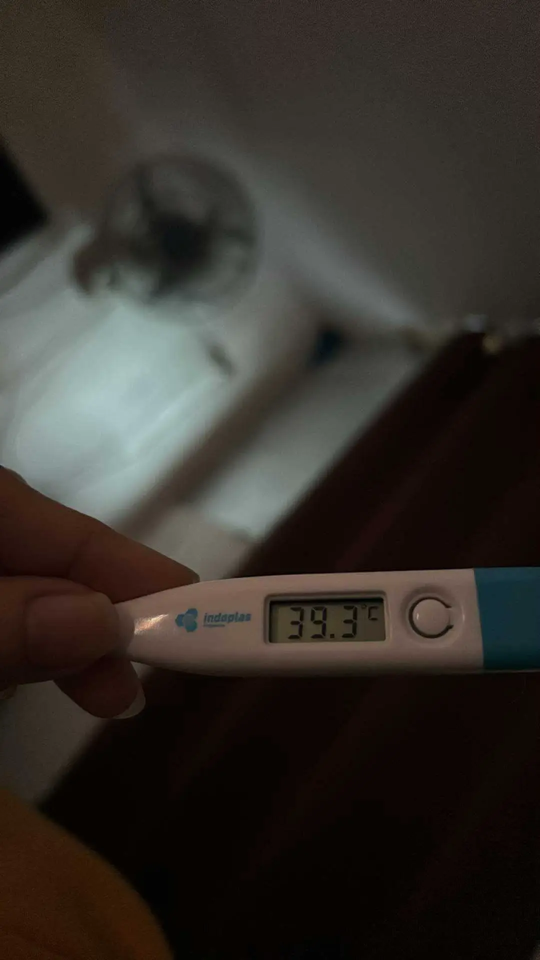 Long post ahead … Sharing with you my dengue experience for awareness. Before ako lagnatin ilang days nako nakakaramdam ng sakit ng katawan akala ko pagod lng tapos sinundan ng clogged nose then lagnat. Nagwork pko since I’m working from home sabi ko kaya ko naman - feeling strong yan? While working sobrang bigat na ng pakiramdam ko - kako baka sa sipon kasi sobrang barado ng ilong ko. Pero onti onti akong nakaramdam ng pagchichill then nag 38 na yung body temp ko. And yes tinapos ko pa din ang shift ko. Nagpahinga ako pero yung body temp ko umakyat na ng 39, sobrang bigat ng pakiramdam, nanghihina ako na ultimo pag angat ng tumbler ko parang kakalas yung buto ko. 2nd day na may lagnat - ganun pa din, nagsuob ako and gumaan pakiramdam ko pero nakaramdam nko ng sakit ng tiyan, sakit ng katawan, sobrang sakit ng ulo, walang gana kumain at nausea. I decided na mag online consult ako para maresetahan ng gamot na akala kong flu pero suspected for dengue without warning signs na ako. The next day nagpa 3in1 dengue testing and cbc with platelet count - and viola dengue positive si accla at second time ko na dw to ng dengue. Yung unang dengue ko dw is hndi ako aware na dengue like gumaling lng ako na baka dw akala ko trangkaso lang. Though nasa range pa naman ang platelet count ko pero dpat hndi na bumaba. Thankful pa din dahil hndi ako pinconfine at for daily monitoring ng cbc at platelet lng pero kapag nakaramdam ako ng pain na hndi na tolerable, pagsusuka or bleeding ay mag pa ER na dw ako agad. Second day of monitoring ng platelet - bumaba pero nasa range pa din. Yung doctor ko sa online consultation advised me na magpalit ng clinic/lab na pinapagawan ng test kasi parang hndi dw accurate ang cbc results. Pinilit kong kmain kahit pakonti konti, uminom ng tubig at pocari since hydration lng tlga ang kailangan for dengue. Fast forward - ikaw second day ko nang walang lagnat and nagpa cbc with platelet count nko ulit - this time sa ospital na at para rekta checkup na din. And yes, thank you Lord normal na ang results and still recovering while posting this. Kaya kayo kapag may nararamdaman kayo wag na kayo maghesitate na magpa check up para maagapan agad. Stay healthy everyone! 🫶 #fyp #dengue 