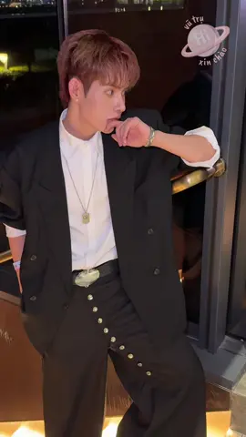 Dì Lan ngại ngùng siêu cute khi đc khen đẹp traiii @DILLAN #DilanHoangPhan #anhtraisayhi 