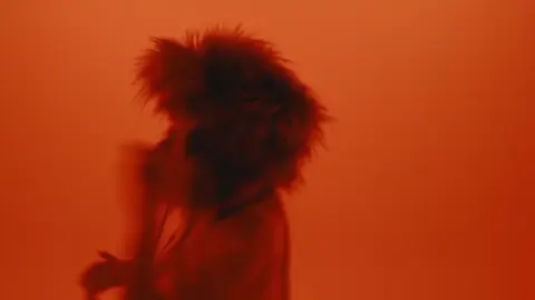 no había hecho video d esta canción, prox: face o easykid #xyzbca #lyricsvideo #greenscreen #akriila #malcomunicada @AKRIILA 