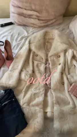 𝘤𝘢𝘯’𝘵 𝘸𝘢𝘪𝘵𝘵𝘵 𝘧𝘰𝘳 𝘸𝘪𝘯𝘵𝘦𝘳🦢🪞🩰❄️ #winterfashion #outfitinspo #coquette #chic #girlblogger 