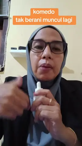 komedo  mana komede ayo kemana komedo....solusi untuk komedo peeling dari B erl  #glowinhbersamaberl #peliingatasikomedo #peelingBerl #skincareberl #berlcosmeticsprob 