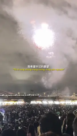 Cũng bon chen và ướt như chuột😊