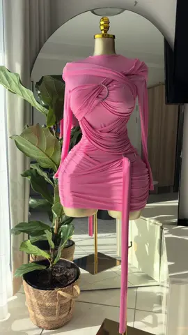 Dress available Size:S,M,L,XL Price: R850 To place your order, simply send a screenshot of the item you’d like via DM or WhatsApp us at 064 679 6181. Same-day delivery within Cape Town. 1-5 days delivery for orders outside Cape Town. Please note, delivery fees are not included.