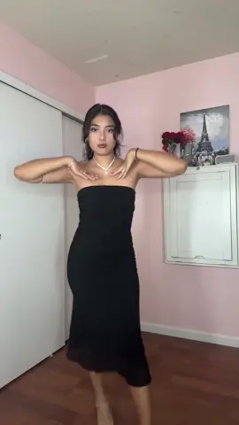 why do i have 3 strands of hair 💀 #blackdress #blackdressinspo #yachtootd #outfitinspo #dressinspo 