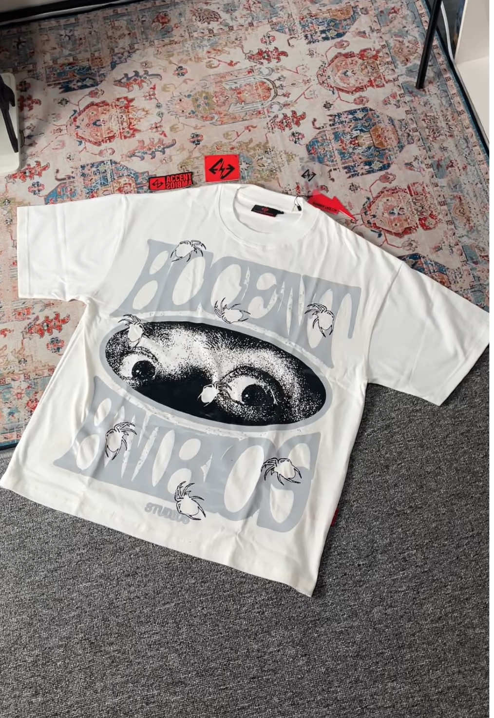 Kaos Boxy Oversized Tshirt Eyes on You White✨ #kaos #kaosboxy #kaosoversize #fyp 