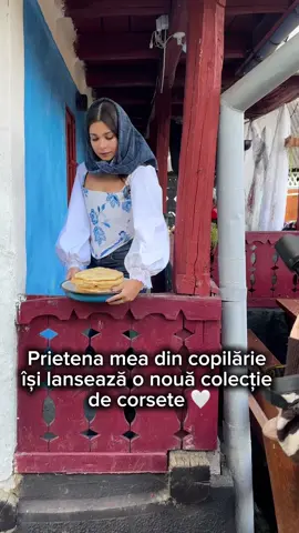 Pe @dariaflorescu o știu de când era micuță 🥹 Locuiam în același bloc. Deși ne vedem super rar, am fost mereu acolo una pentru alta și ne-am încurajat reciproc în afacerile noastre 🫶🏼✨ Acum ea are o afacere de succes cu corsete și sunt super mândra de ea ❤️ @corsettiere  A fost printre cele mai faine shootinguri photo la care am participat, totul a ieșit superb deoarece am făcut echipă perfect ❤️🫶🏼❤️ @Cabana Popasul lui Pintea  Pozele sunt făcute de @roxana_denisssa și decorul de @royalandbees 🫶🏼 Sunt cele mai tari! ❤️ Bineînțeles ca a fost implicata și sora mea @petrut_gabriela care mereu e acolo pentru mine! ❤️ Mă bucur să am lângă mine prietene atât de talentate și să realizăm lucruri atât de faine ✨ #popasulluipintea #corsete #romanianrootscolection 