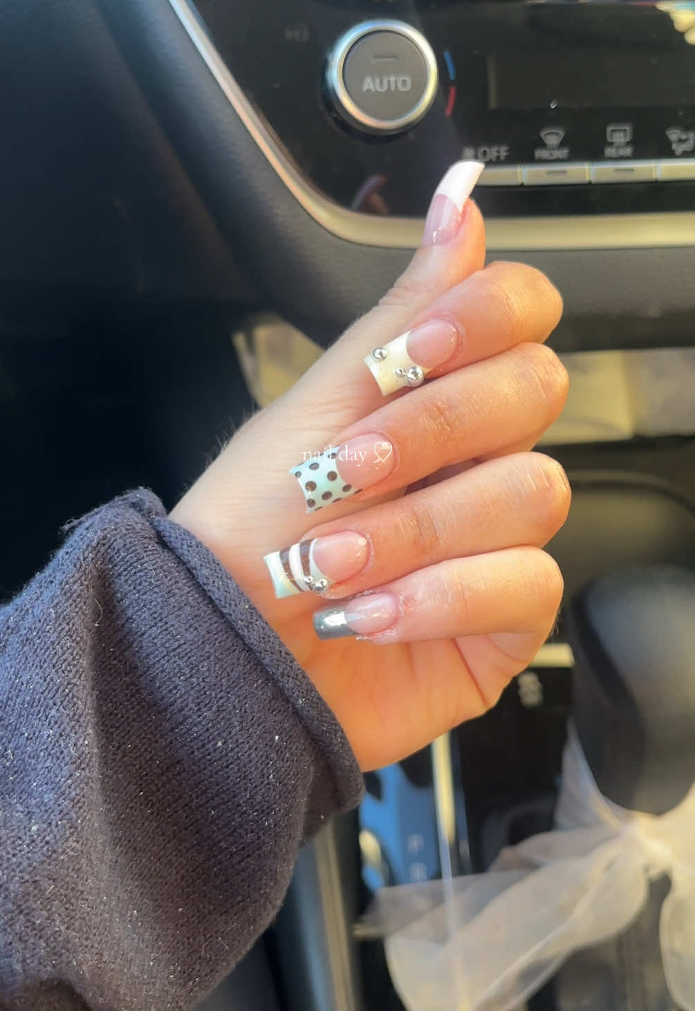 nail day is the best  🤍#nailinspo2025 #hardgeloverlay #nailday #nailinspo #nailart 