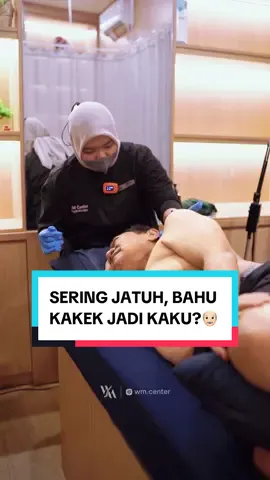 Sering jatuh, sampe bikin bahu Kakek ini jadi kaku? Gimana ya cara penanganannya❓👴🏻 #lansia #posture #nyeribahu #wmcenter #windymayang