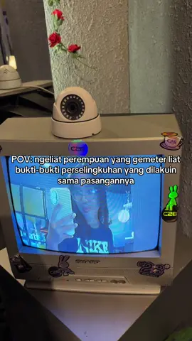 liatnya gak sengaja, pas di confront gak mau ngaku dan banyak alesan. bilang mau berubah tapi ternyata diulangi lagi🤗 wkwkwkwkwkwkk😭😭😭😭 been there before.. and istg that was one of the worst feeling and condition ever happen in my love life and i wish i will not experienced it ever again.. 