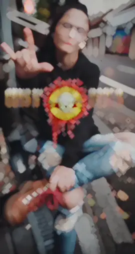 Malam bukan akhir, hanya jeda untuk jiwa yang lelah. Tenangkan hati, pejamkan mata, dan biarkan mimpi menyembuhkan segalanya. Selamat malam, selamat beristirahat🥱👋 #gnr  #paradisecity  #gunsnroses🌹🔫  #goodnight  #queel 