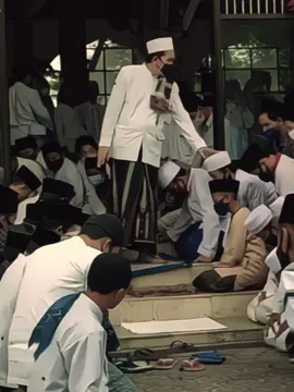 🤐🤐🤐 _ Feodalisme Bukan Adab #pesantren #feodalisme #pemujaanberlebihan  #fypislam #CapCut 