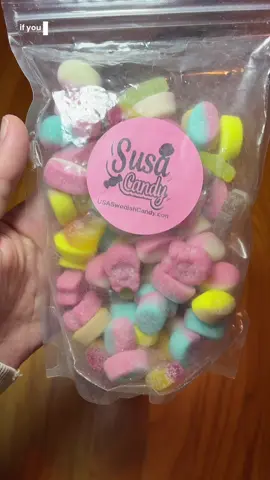 These have sure been popular and I’m not surprised because they’re my fav little sweet treat right now! You get all the mini Swedish candy bubs and skulls in one bag! #minibubs #bubscandy #sweettreats #candymix 