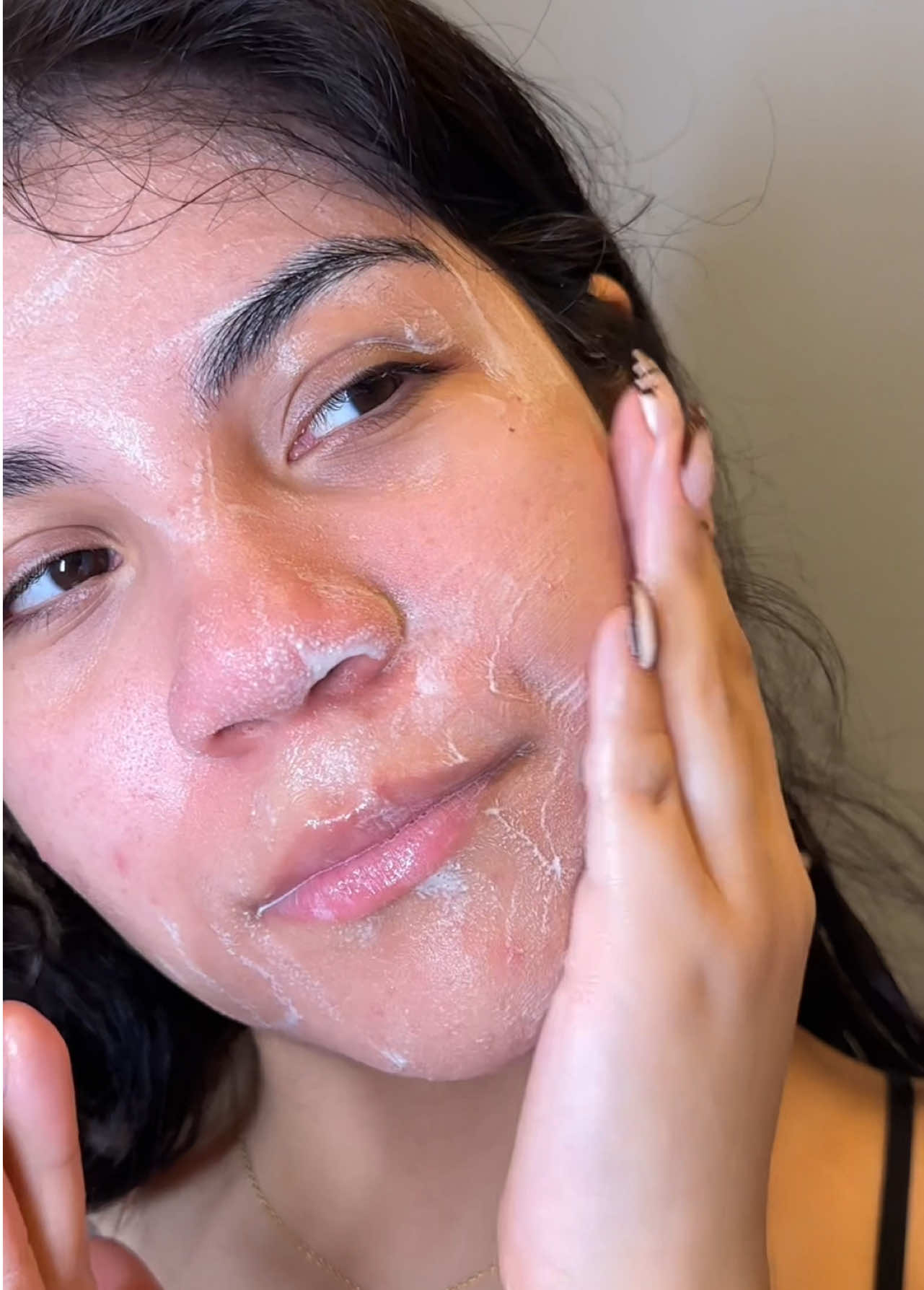 Skincare is always a priority to me and even in unorganized situations like these, this set is a life saver @NEUTROGENA®️ @Amazon #neutrogena 