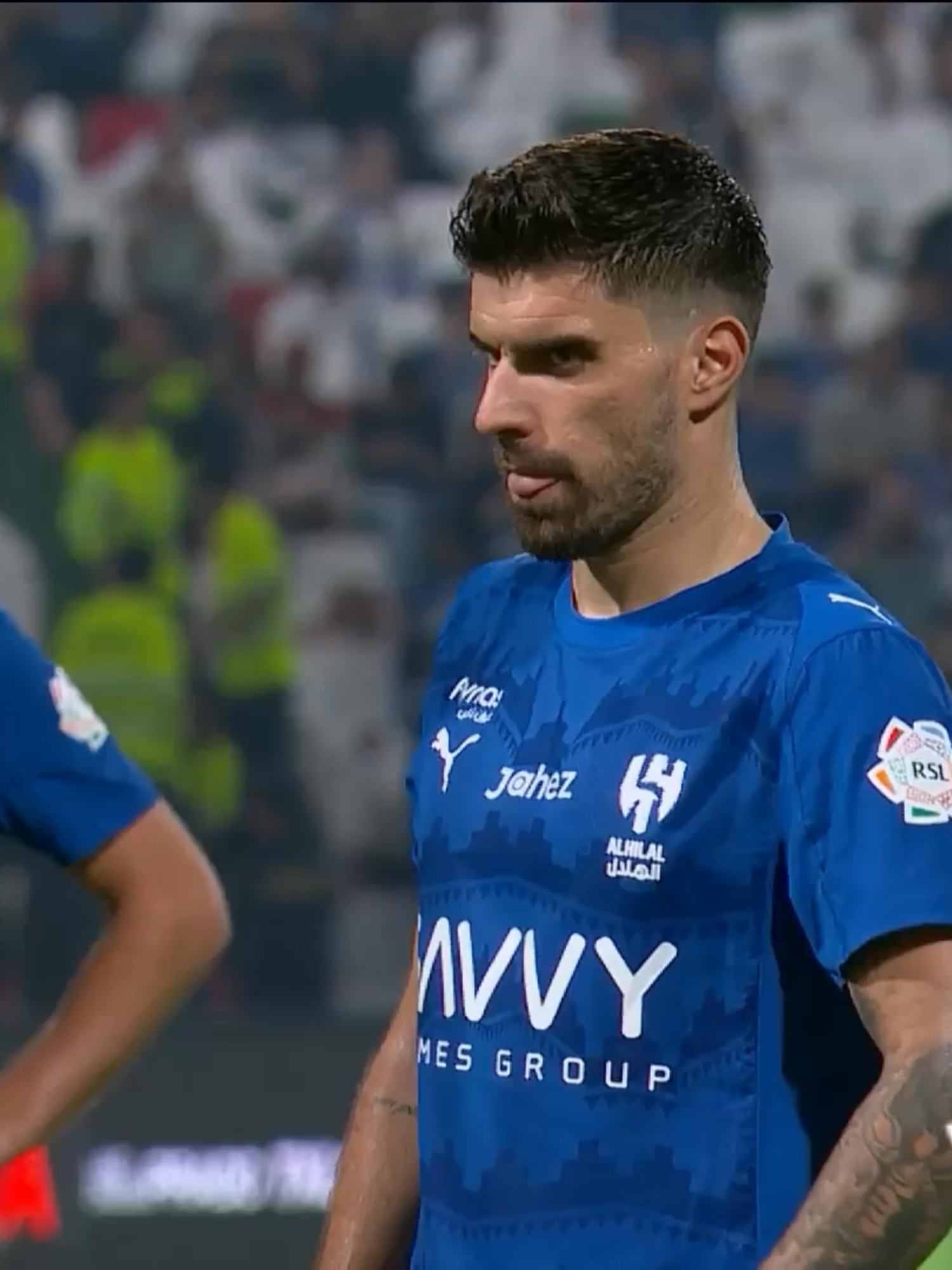 بمختلف الزوايا 🎥 لحظة تسجيل نيفيز لثالث أهداف الهلال ⚽️ #الاتفاق_الهلال