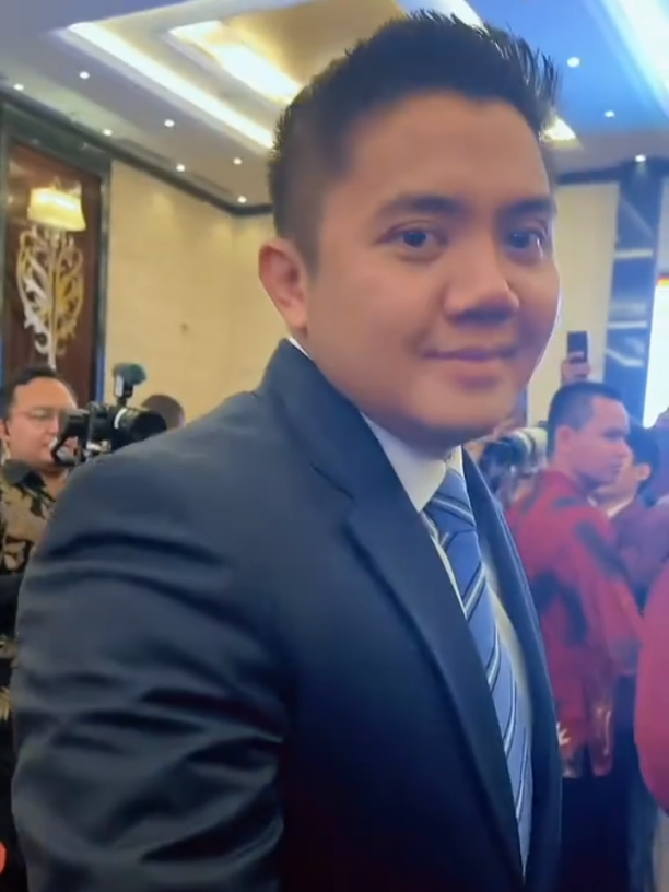 emang suka bikin teriak² nih, ganteng banget sihh😭☝️ #letkolteddy #tedsky89 #fypage #alightmotion #sukateddy 