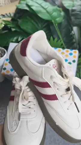 รองเท้าที่รู้สึกมั่นใจ จนอดบอกเพื่อนไม่ได้#รองเท้าคิตตี้ #รองเท้าผ้าใบ #รองเท้าแฟชั่น #kittyshoes 