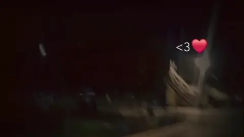 🎶🧡✨️.... . . . . . . . . #musiquitaparati#videitotikto#🐥💛✨❤️✨✨🌼🌙💛💕