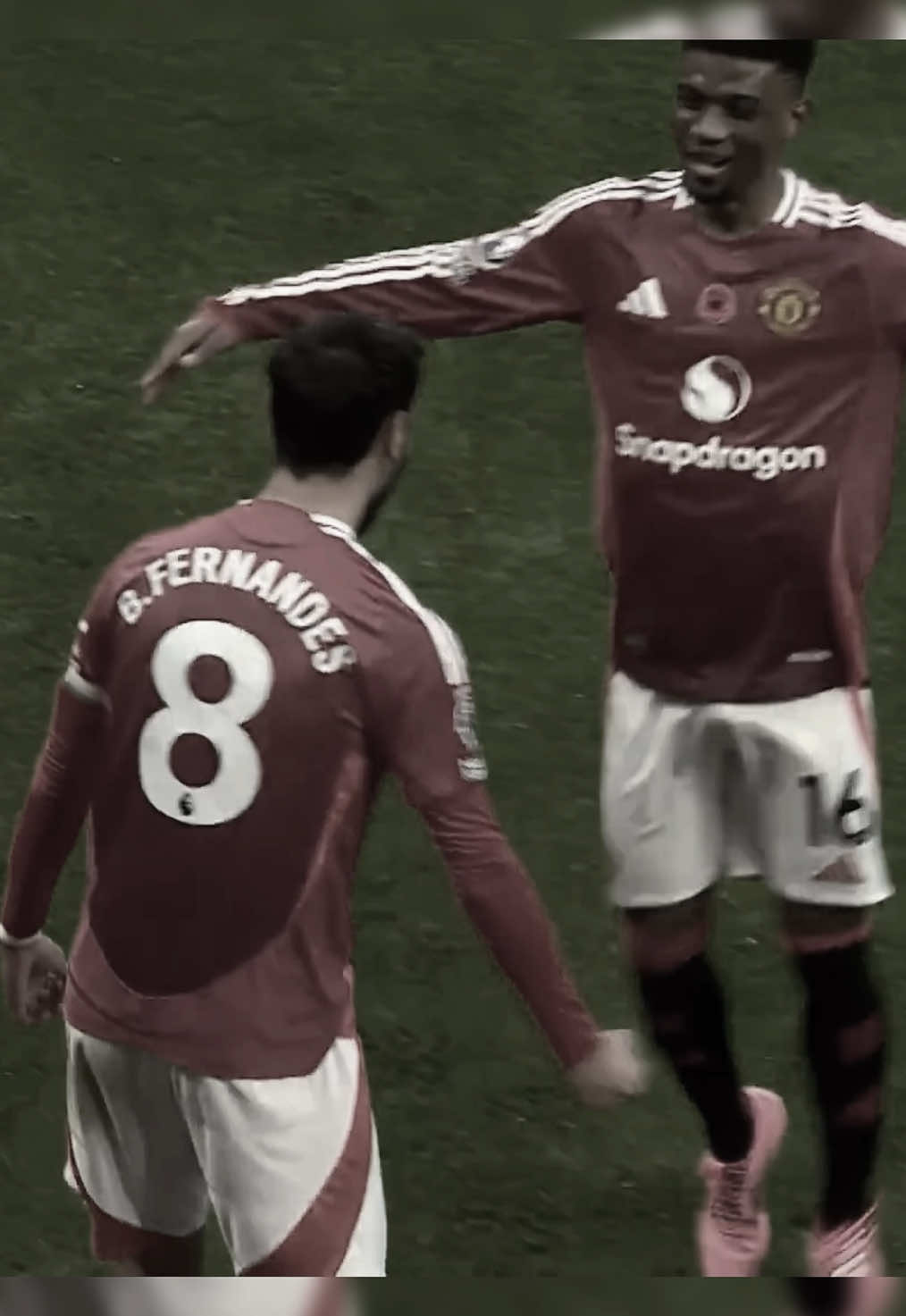 amorim plays THIS guy as a defensive midfielder btw 💀😹 #fernandes #brunofernandes #edit #manchesterunited #fyp 