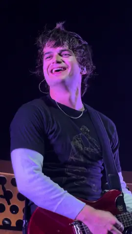 i love my girlfriend #djo #joekeery #fyp #foryou #anotherbitetour 