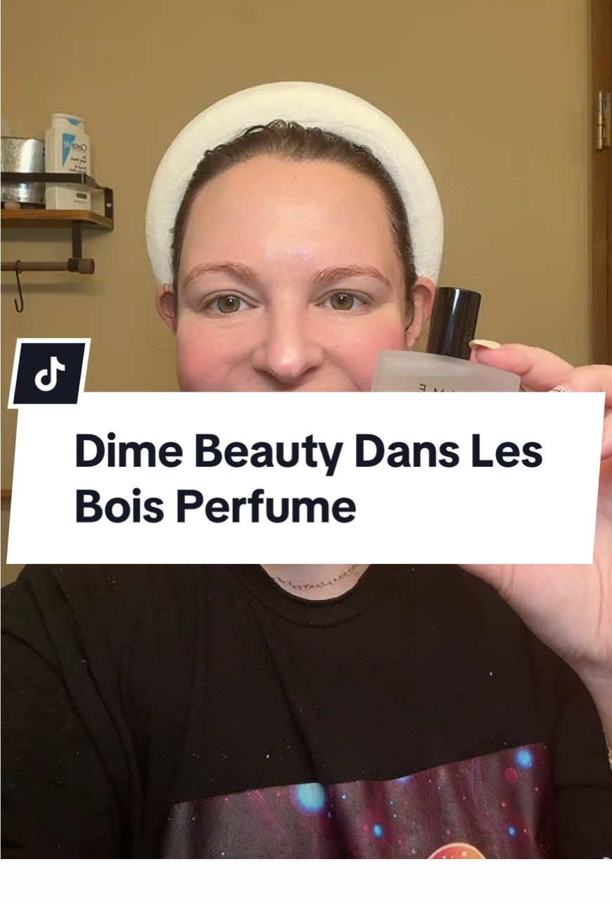 If “main character energy” had a scent… it would 100% be DIME Beauty’s Dans Les Bois 🌲✨ This perfume is giving mystery, luxury, and a little bit of “I know exactly who I am.” 💅🏼 It opens with red saffron, almond, and fir balsam — warm, spicy, and cozy in the best way. Then it melts into night jasmine, sweet amber, and ambrox, wrapping you in this soft, addictive sweetness that feels like golden hour in a bottle ☀️ Finally, the cedarwood, ambergris, and moss linger on your skin, leaving that effortlessly sexy “you smell amazing” trail wherever you go 😍 Clean, sophisticated, and totally timeless — this is the scent that makes people stop and ask, “What are you wearing?” 👏🏼 #DimeBeauty #DansLesBois #CleanPerfume #SignatureScent #PerfumeTok 💫 