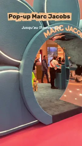 Pop up @marcjacobs  💕 📍 galeries lafayette haussmann 📆 jusqu’au 11 novembre  🎁 pleins de cadeaux à gagner dans les petites capsules  #marcjacobs #fyp #popup #gratuit #paris 