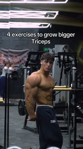 4 exercises to grow bigger triceps. @AYBL code ‘HARLEY’ for ££ off. #natty #gymmotivation #gymtips 