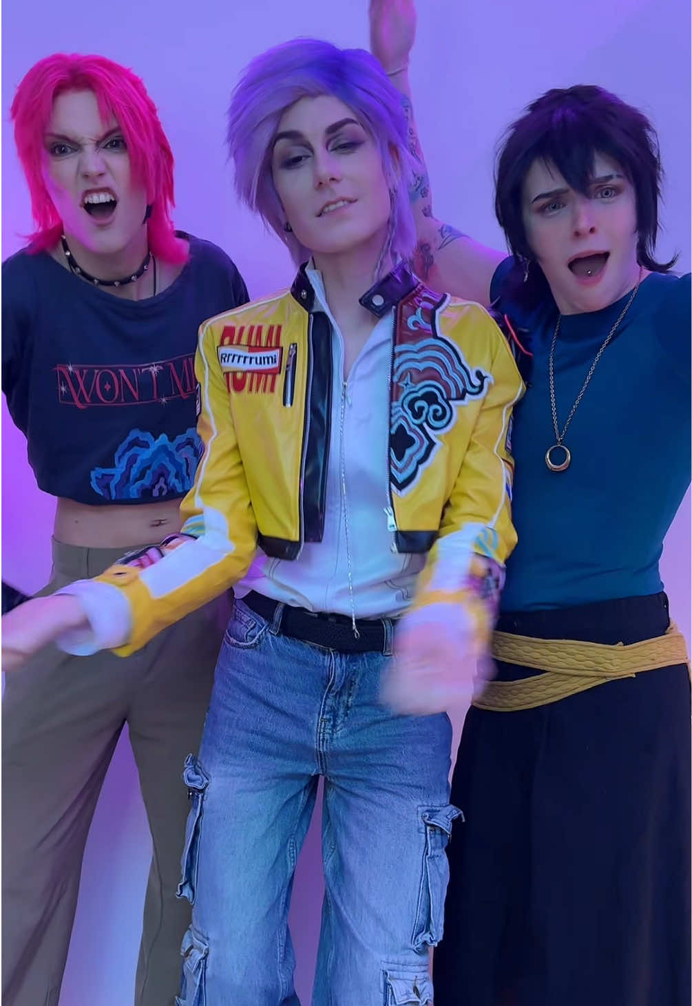 Thank you so much for all the support on the Genderbend Huntrix post yesterday!! Please enjoy more!! @Isa as Mira @RoseMagpie as Zoey ~~ #kpopdemonhunter #huntrix #sajaboys #genderbendhuntrix #genderbend 