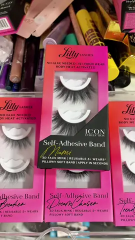 Self Adhesive No Glue Lashes from @Lilly Lashes 3-pack with a tool for application #lillylashes #nogluelashes #tiktokshopblackfriday #tiktokshopcreatorpicks #tiktokshopcybermonday 
