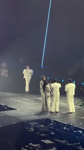 ciecieeein guys 😭🥰🤭 #nuthong #nnutdan #hongshihoshi #lykn #LYKNDuskAndDawnConcertD1 