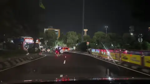 Sing Uwes yo Uwes….  Hura iso,,, Sekali kamu milikku,  Selamanya kamu tetap milikku… #umpamane  #kenanganhanyauntukmu  #tollywood #fypシ #fyp 