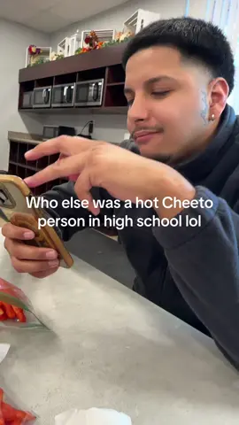 Who else was a hot Cheeto person in middle school/ high school? 😂😂 #hotcheetos #highschool #fyp #foryoupage #funny 