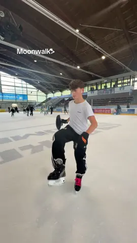 Moonwalk #moonwalk #michaeljackson #IceSkating 