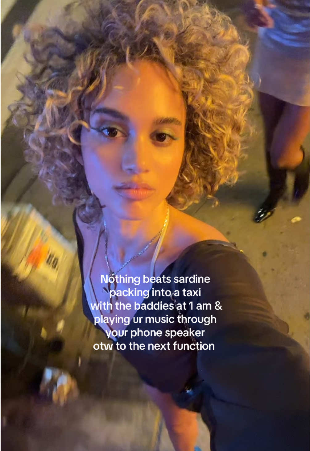 Who wanna sit on my lap 😏 