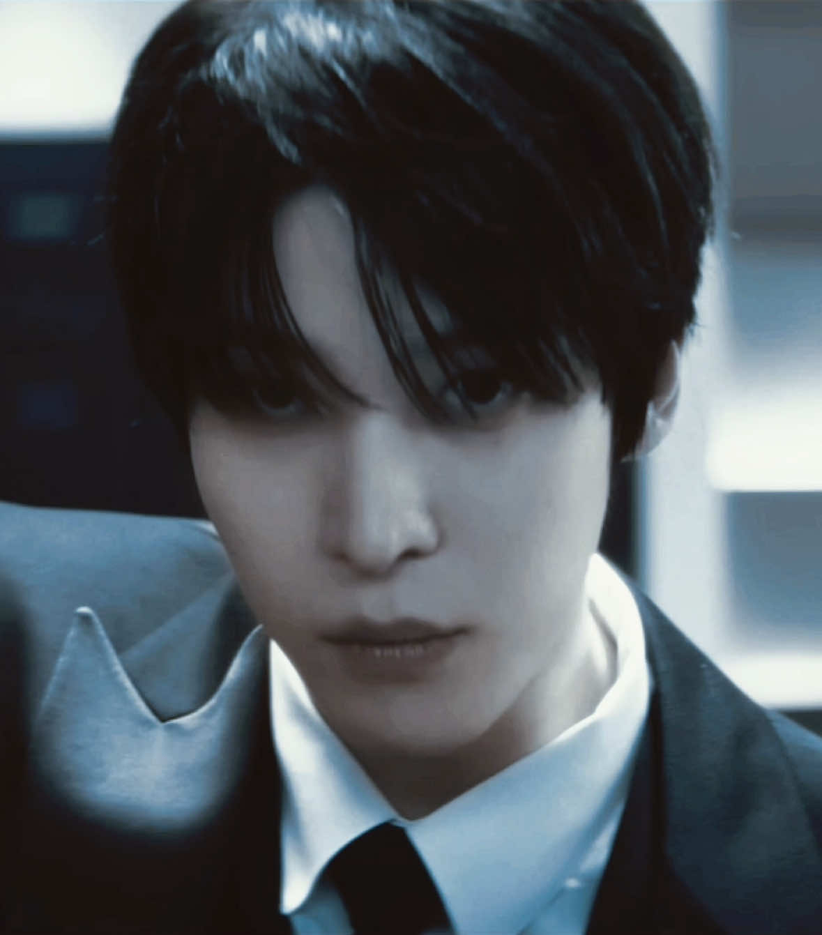 ‼️caution: slight flashes‼️ thank you for the 2k followers 🥹🩷!! also y'all how do i recover from this M/V 🚬🫩 this man belongs in a noir movie 😩 MY GOD JEONG YUNHOOOOOO  #ateez #fypシ゚viral #yunhoateez #kpop #edit 