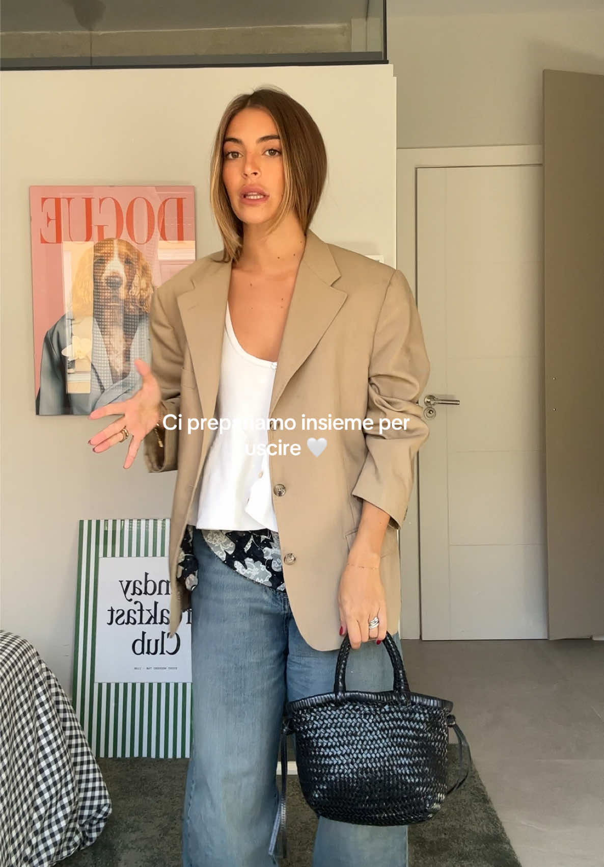 Il mio momento prima di uscire di casa quando mi vesto é esattamente così🤍  #OOTD #inspo #styling #layering #madrid 