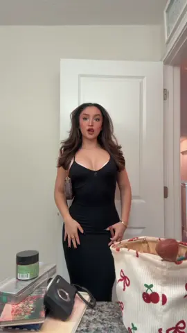 it’s giving morticia 🖤  #halloween #morticia #OOTD #fitcheck #blowout 