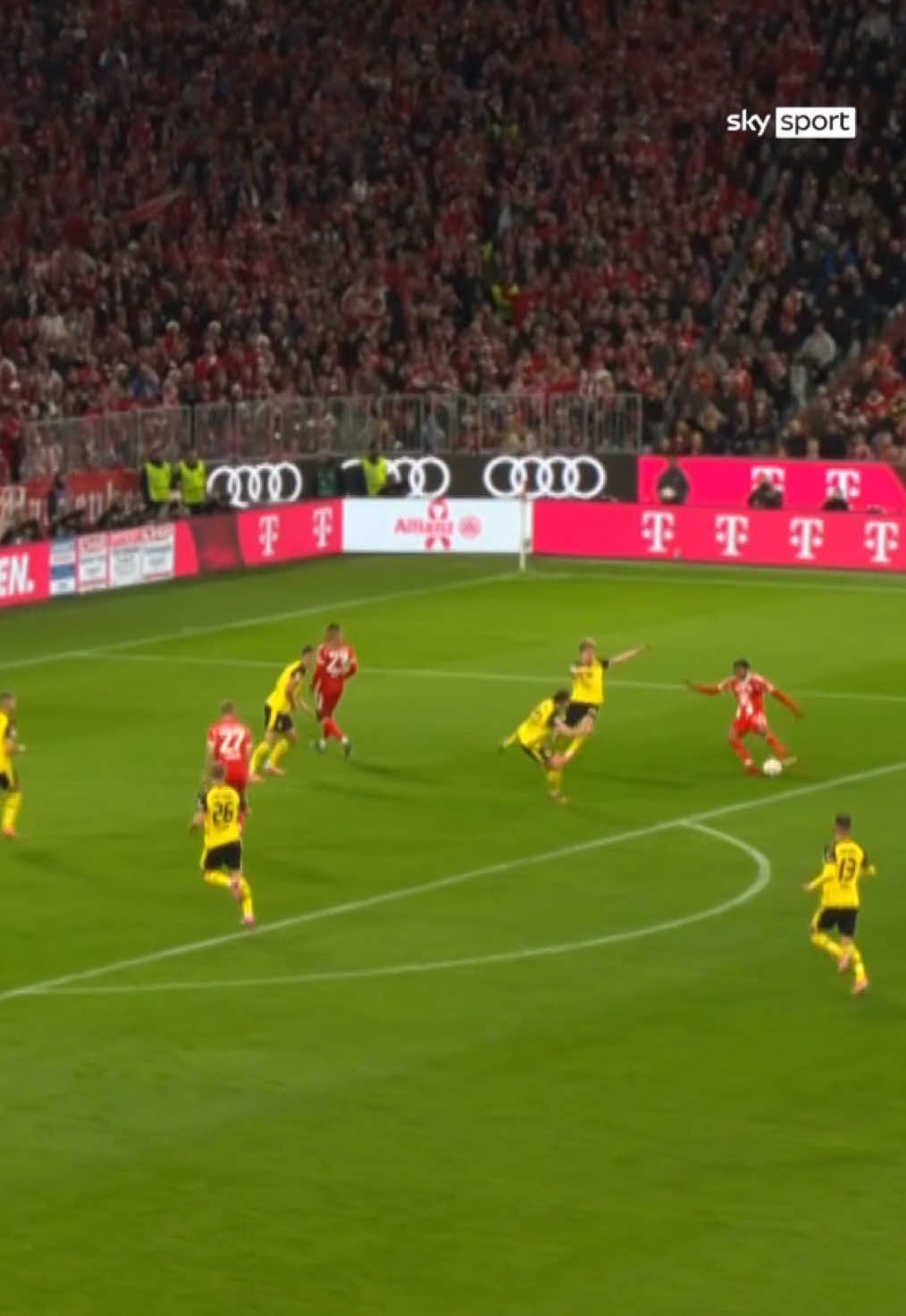 @Harry Kane from box to box 😨 He does it all! #bundesliga #fussball #fcbayern #bvb #kane 