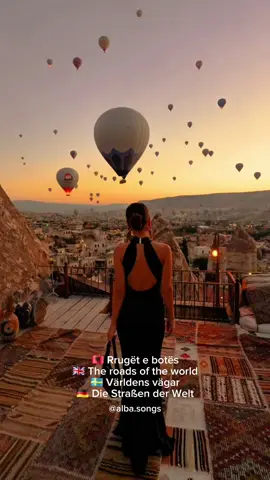Rrugët e botës m'qojnë të ti ❤️ #albasongs #albanian #lyrics #translated #gjurmet 