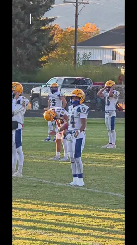 San Juan REGION CHAMPS 🏆 🙌 So glad we decided last minute to head out and watch these boys play. Miken #84 out there showing off his speed haha he had some great plays.  Proud of him.  He has been putting in extra work and it's paying off. Love ya bud. He didn't think we were coming and his eyes lit up when he saw his dad and I. Those are the moments we live for. Showing up matters. His team did so awesome they came out on top! Now bye next week and then play offs on Halloween night! Congrats to the Broncos🏈💙💛 #regionchamps #2A #football #mikenkeith